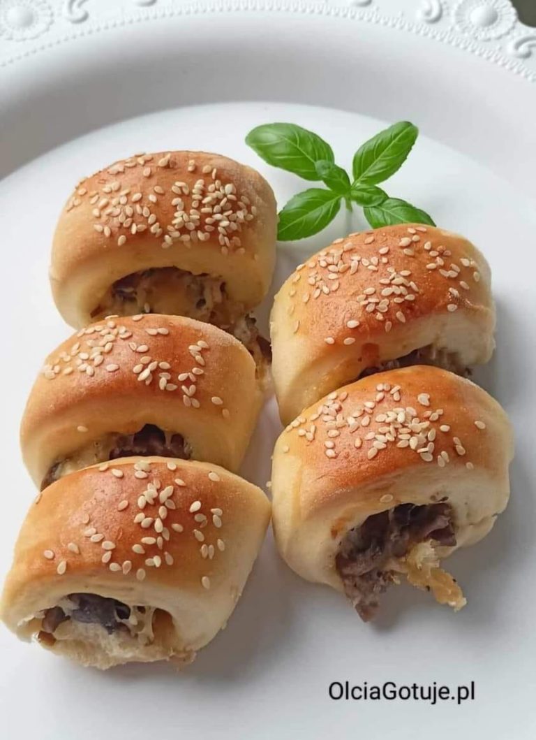 Paszteciki z Serem i Pieczarkami (Polish Cheese and Mushroom Pastries)