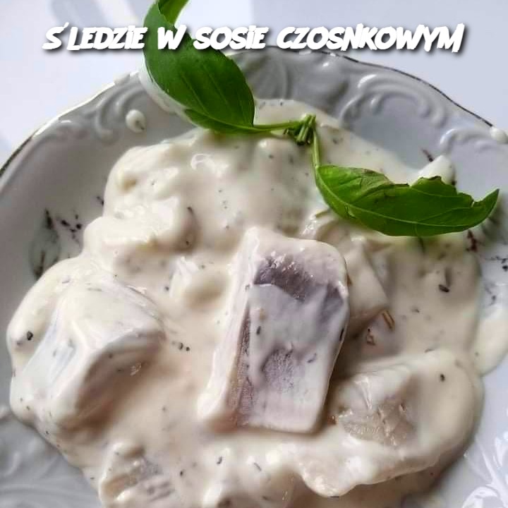 Śledzie w Sosie Czosnkowym: A Delicious Polish Herring Recipe