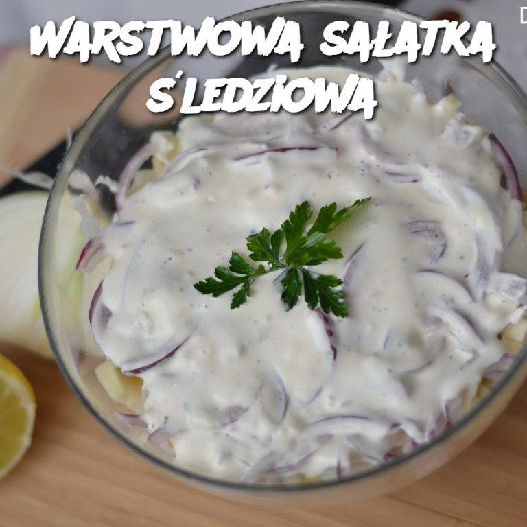 Warstwowa Sałatka Śledziowa: A Polish Layered Herring Salad