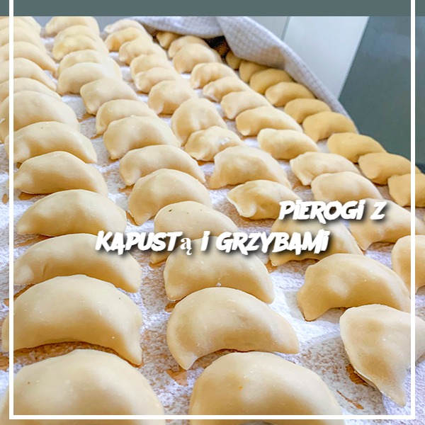 Pierogi z Kapustą i Grzybami: A Traditional Polish Delight