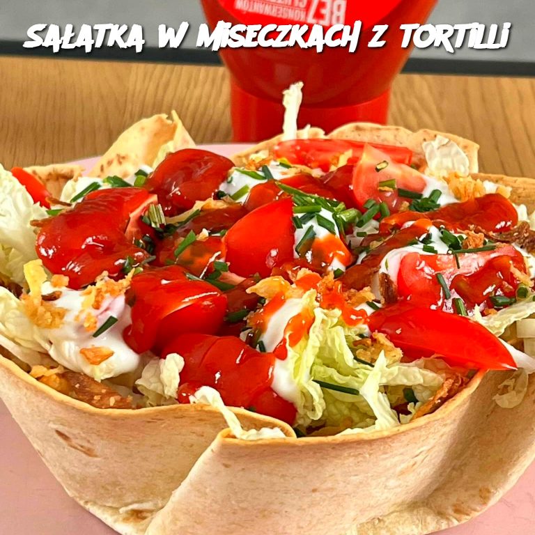 Sałatka w Miseczkach z Tortilli: A Perfect Fusion of Crunch and Freshness