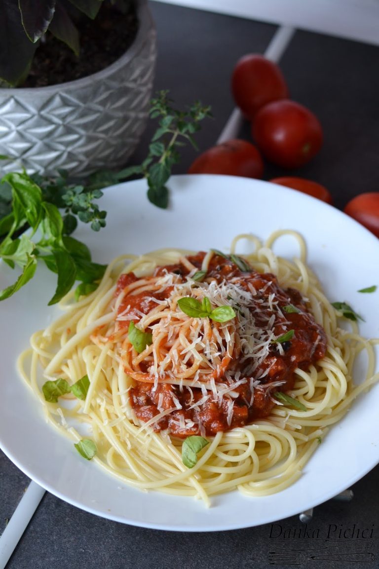 Spaghetti Napoli – Przepis na klasyczną włoską potrawę