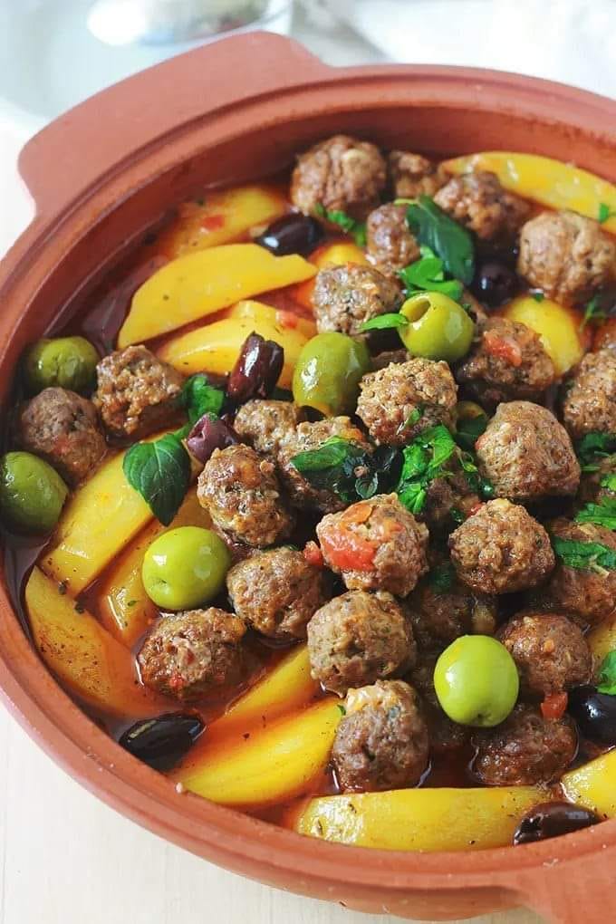 TAJINE AUX BOULETTES DE VIANDE, POMMES DE TERRE ET OLIVES