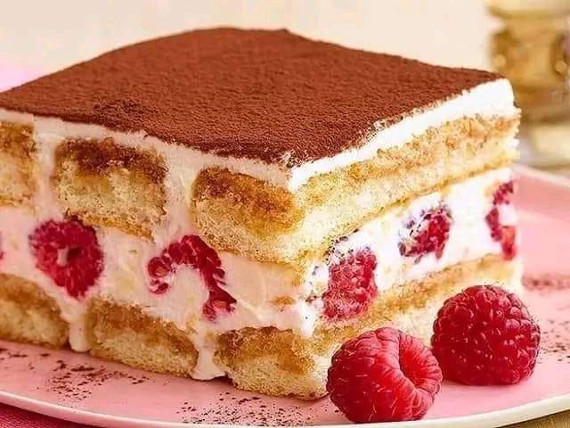 Tiramisu cu Zmeura