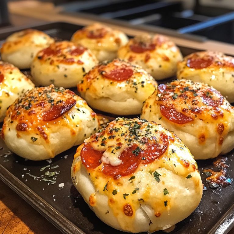 Pizza Bombs z serem i pepperoni Najlepsza pizza na jeden kęs!