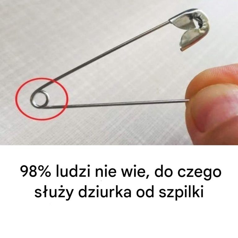 Do czego służy otwór na agrafkę?