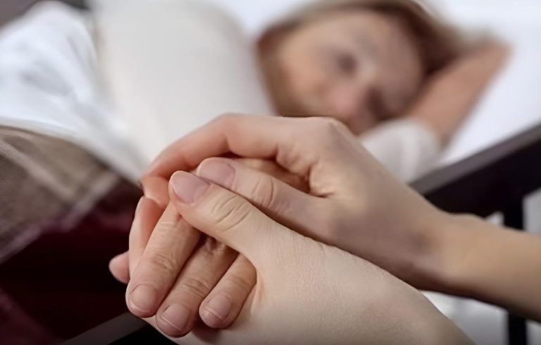 3 oznaki, że Twój rodzic może umierać — jak przygotować się na to, co będzie dalej